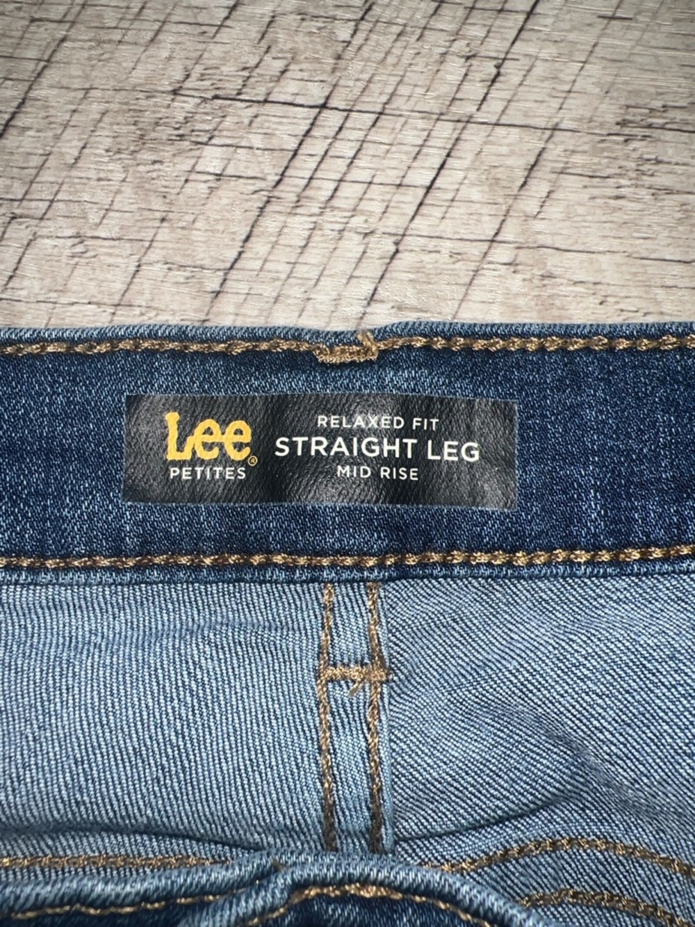 Lee Relaxed Fit Straight Leg Mid Rise Jeans - Picture 3 of 4